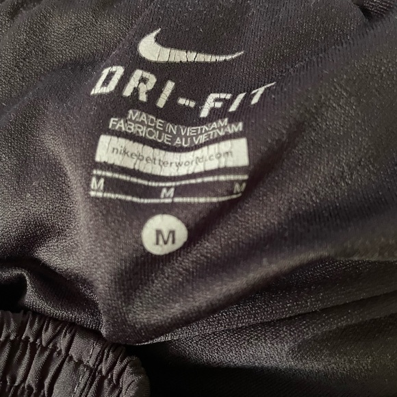 Nike women’s running shorts - Picture 2 of 8